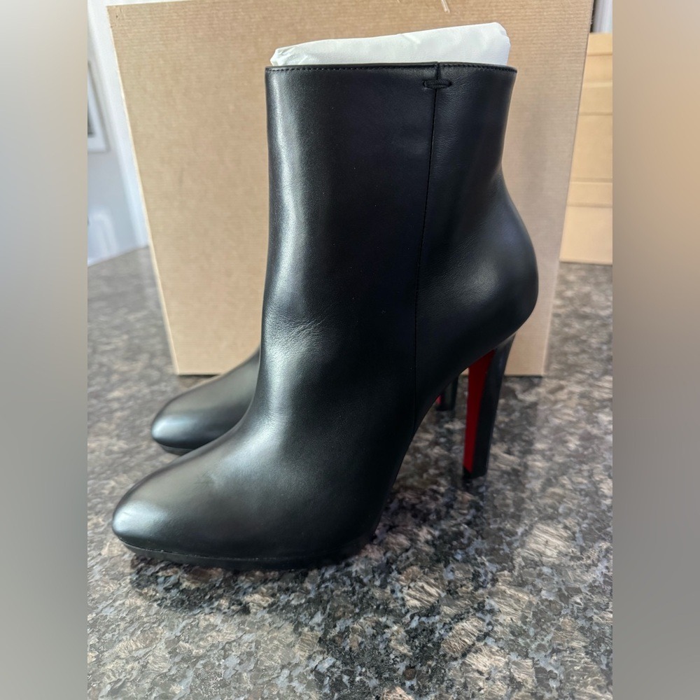 Christian Louboutin Fannylove ankle bootie in black calf leather.  Boots Sz‎ 41